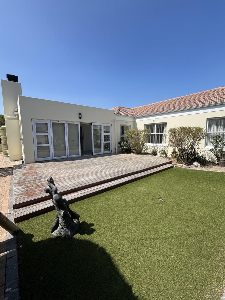 4 Bedroom Property for Sale in Sunningdale Western Cape